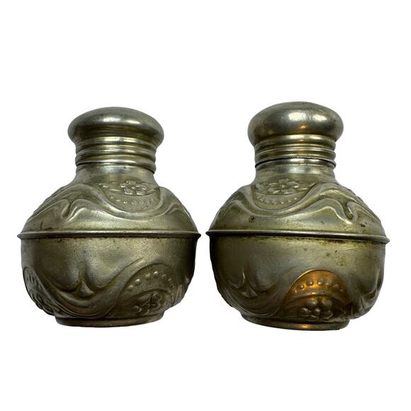 Vintage Salt and Pepper Shakers 515 Silver Antique Kitchen Miniature - Picture 1 of 8
